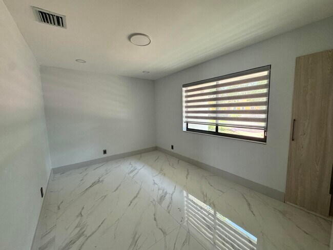 Building Photo - 10225 SW 53rd St