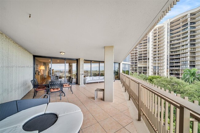 Building Photo - 2901 S Bayshore Dr