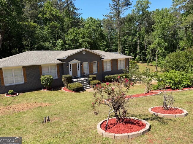 Building Photo - 3336 Camelot Dr NE