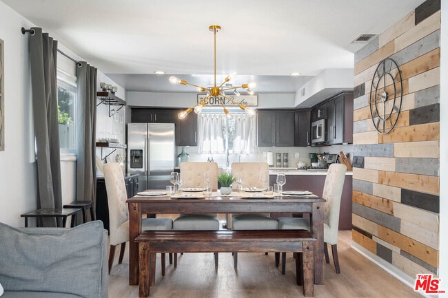 Building Photo - 19619 Ermine St