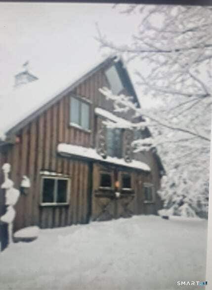 Building Photo - 3 Fox Run