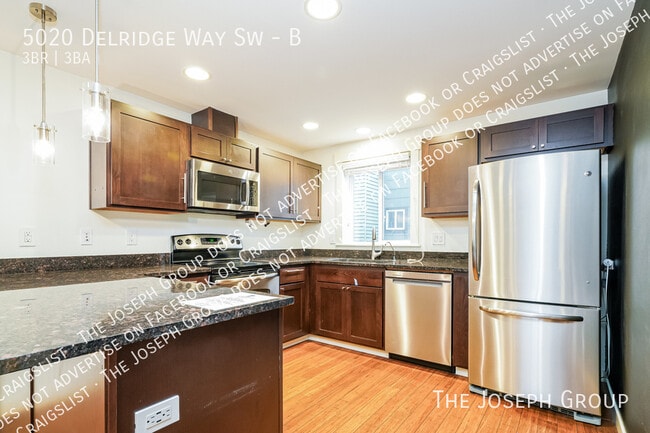 Building Photo - 5020 Delridge Wy SW