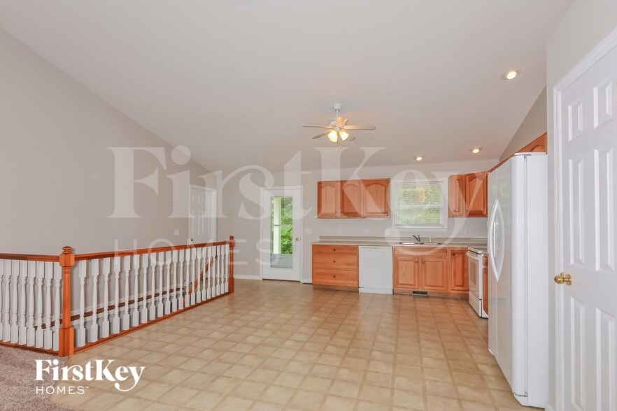 Building Photo - 224 Victoria Dr