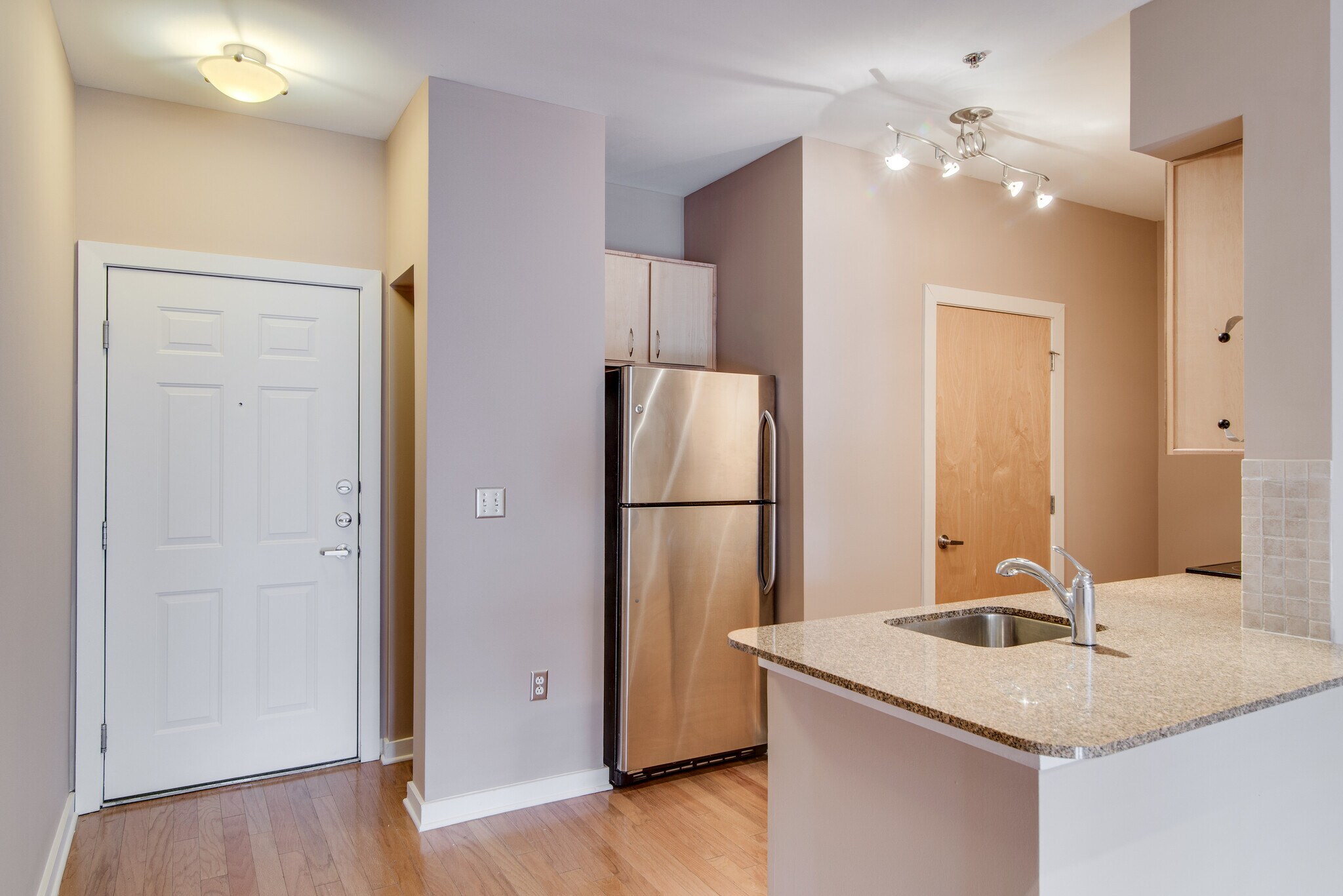 Building Photo - 1803 Broadway