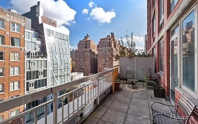 Building Photo - 520 W 23 St