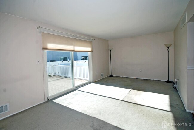 Building Photo - 7 Gardenia Ct