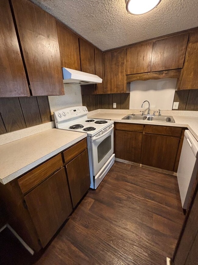Building Photo - RG-139 Valencia Dr.