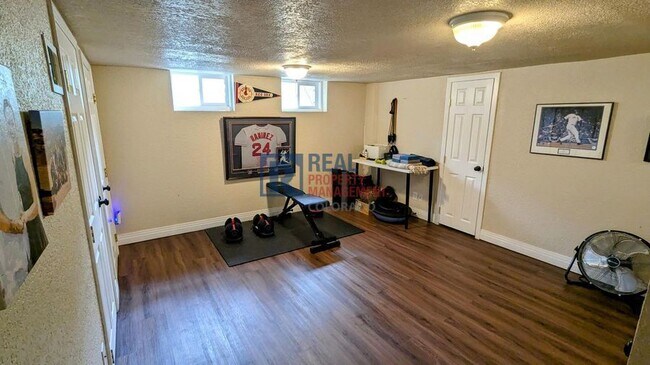 Building Photo - 908 Wolff St