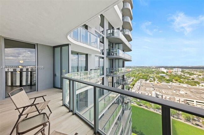 Building Photo - 121 NE 34th St