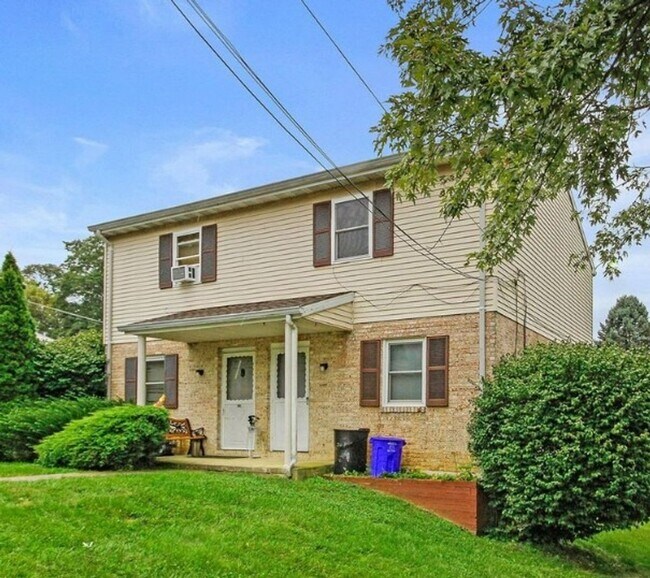 Building Photo - Bright & Inviting 2BR Townhome in Dallastown Schools!