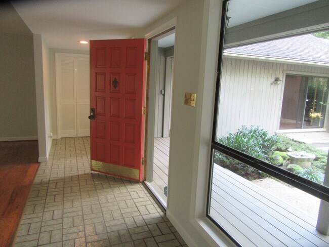 Building Photo - One-Level Golf Course Living-- Waterfront ...