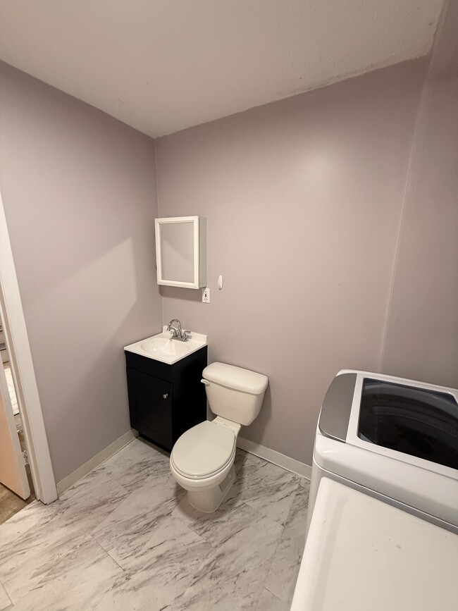 Building Photo - 606 Rye St