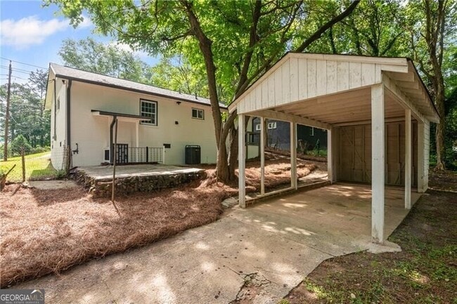 Building Photo - 2889 Macon Dr SW