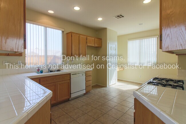 Building Photo - 11654 Maywood St