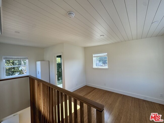 Building Photo - 5022 E Mountain View Dr