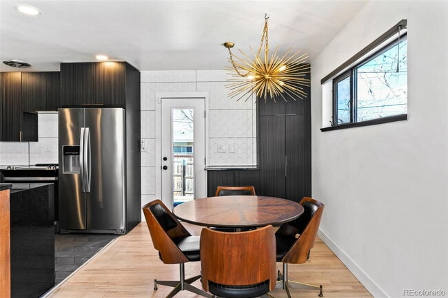 Building Photo - "Spacious 5-Bedroom Gem with 3 Full Baths in Arvada"