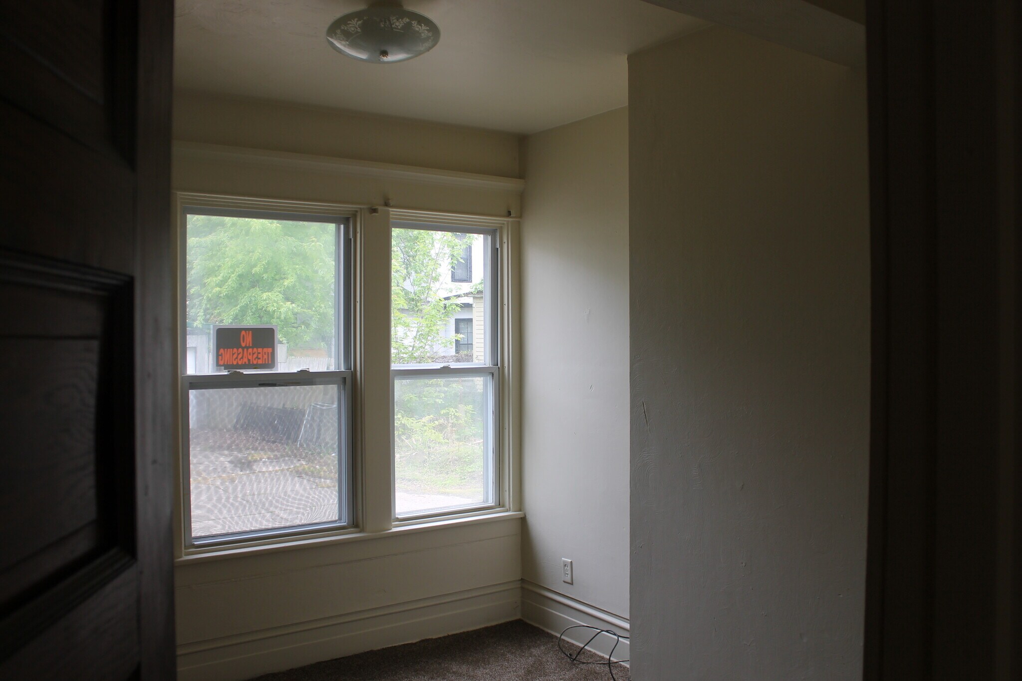 Building Photo - 457 W 8th St
