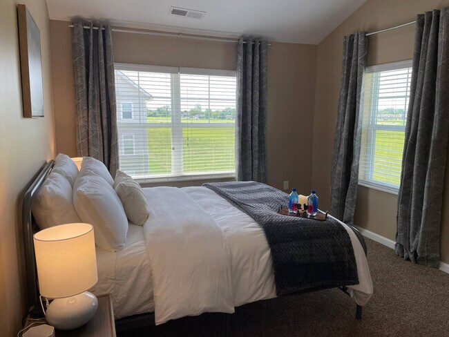 Building Photo - 4788 Holmes St