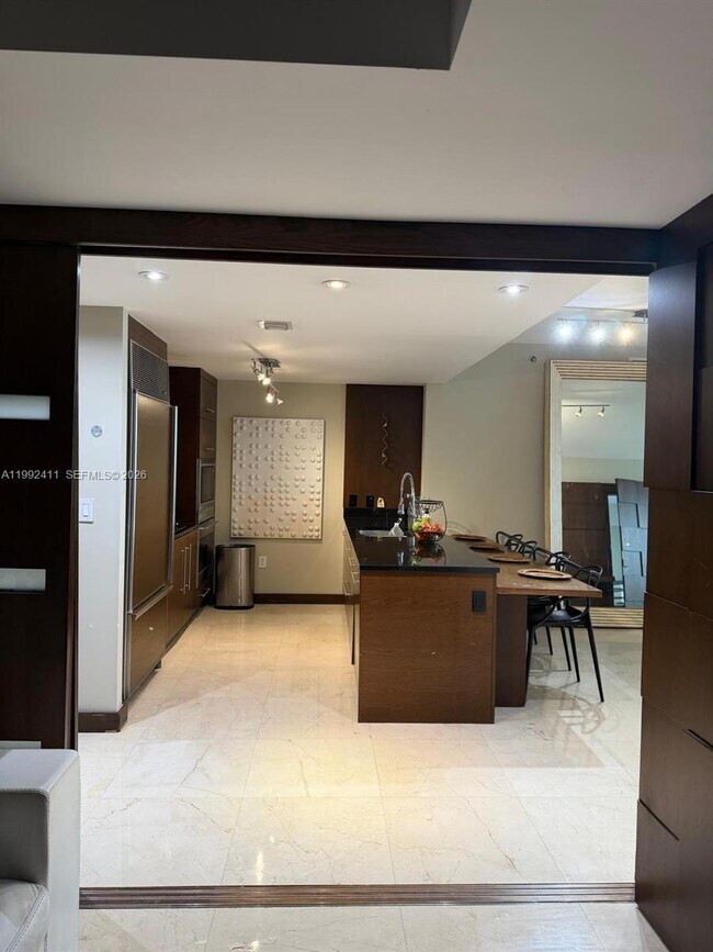 Building Photo - 465 Brickell Ave