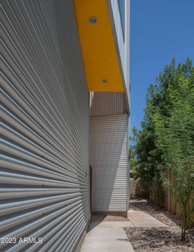 Building Photo - 1419 S Kenneth Pl