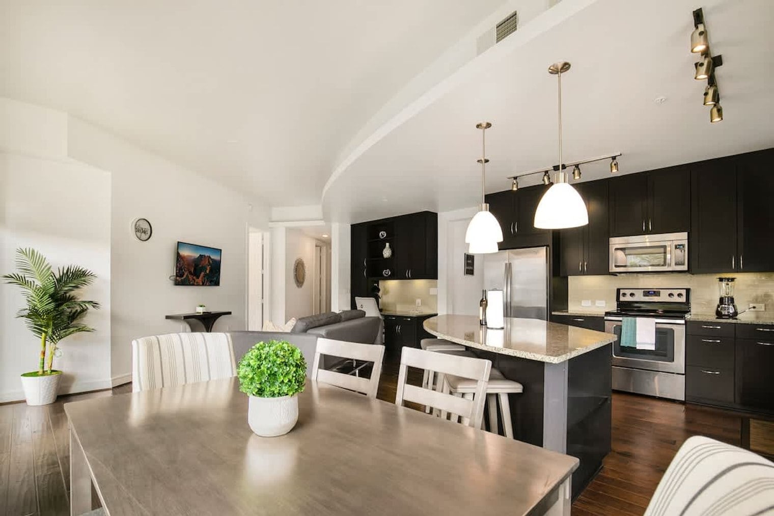 Building Photo - 101 Bowen St