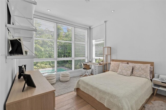 Building Photo - 435 Hampton Ln