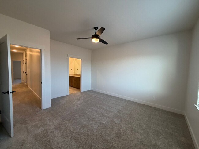 Building Photo - 614 Hemsworth Ln