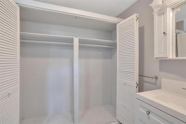 Building Photo - 4228 N Ocean Blvd