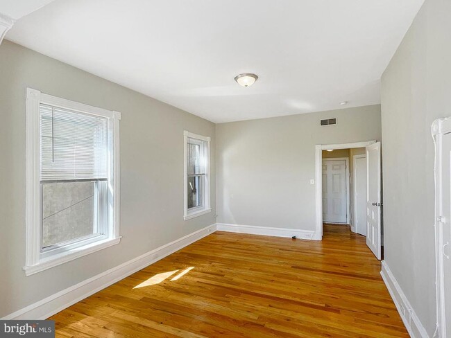Building Photo - 637 N 32nd St