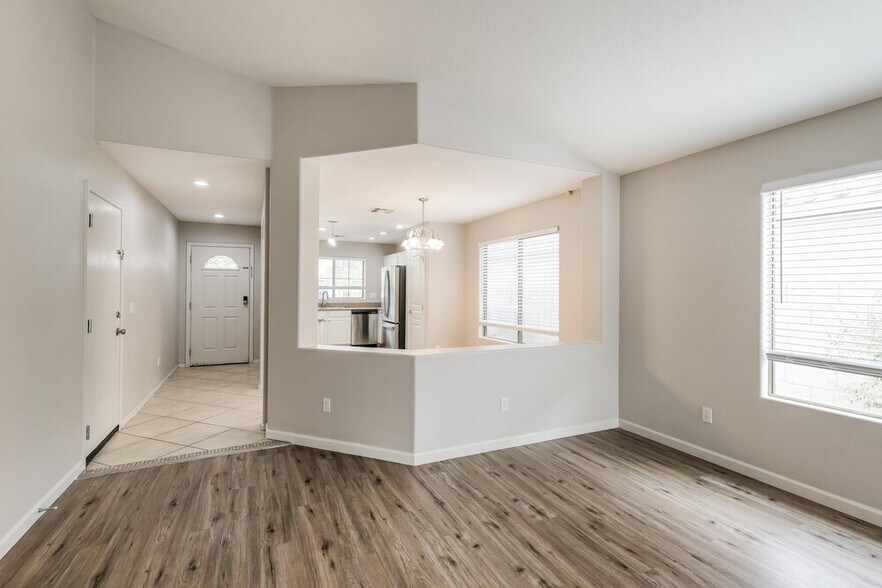 Building Photo - 7223 W Winslow Ave