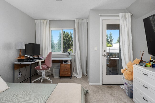 Building Photo - 3550 Lebon Dr