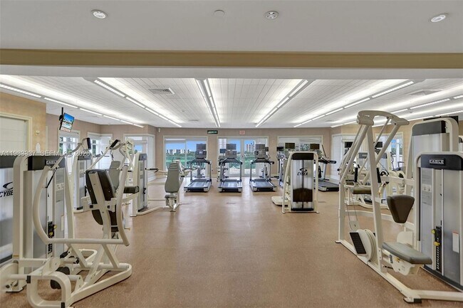 Building Photo - 20000 E Country Club Dr