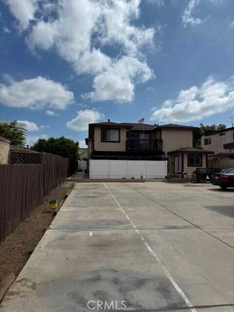 Building Photo - 17102 Oak Ln