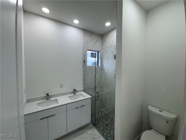 Building Photo - 1027 Kismet Pkwy W