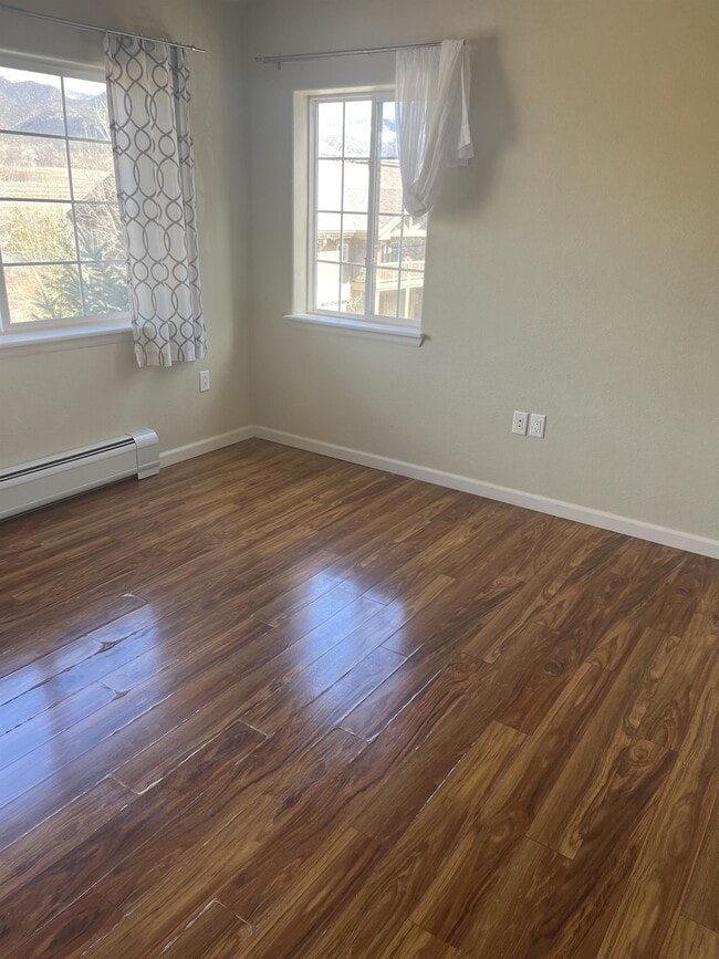 Building Photo - 608 River View Dr