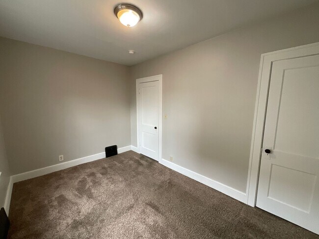 Building Photo - 19824 Pasnow Ave