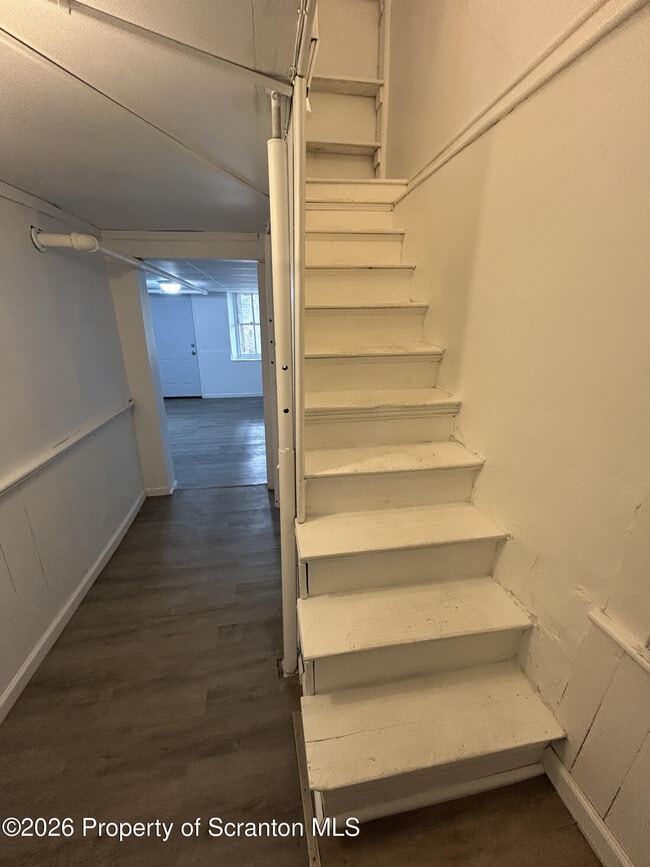 Building Photo - 210 N Bromley Ave