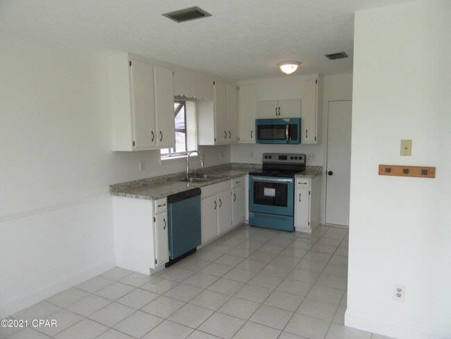 Building Photo - 3218 Game Farm Rd