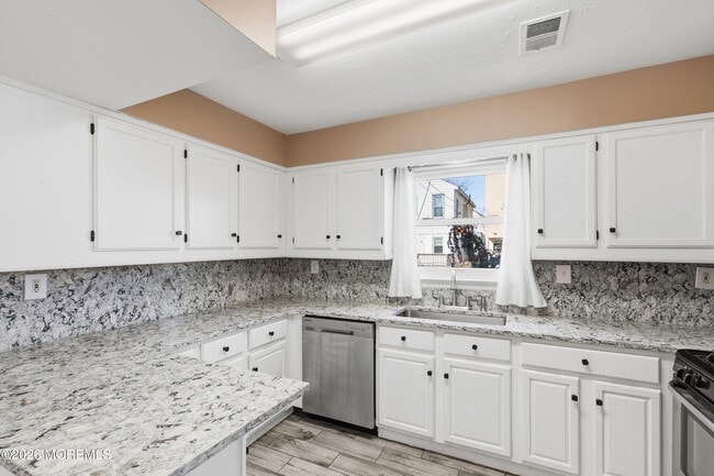 Building Photo - 40 Seabreeze Way