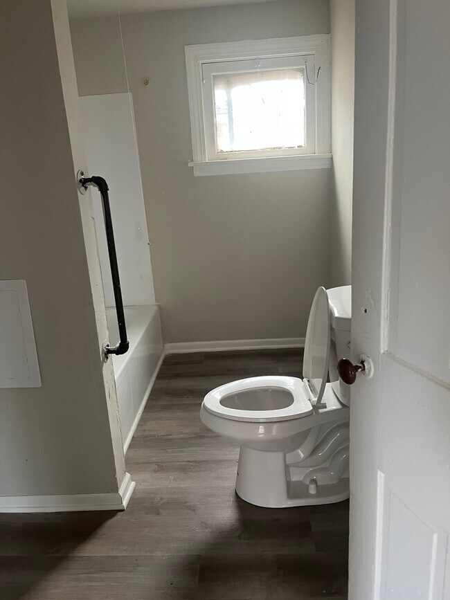 Building Photo - 3701 E 69