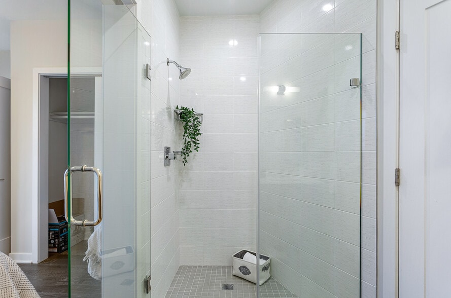 Building Photo - 1350 Maryland Ave NE