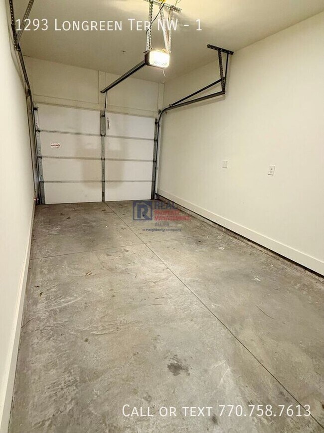 Building Photo - 1293 Longreen Ter NW