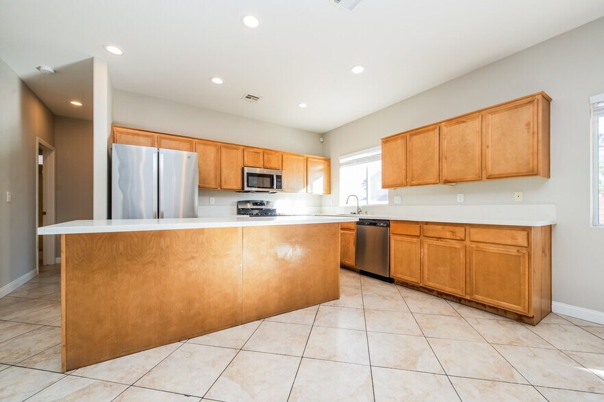 Building Photo - 4034 Warren Rock St