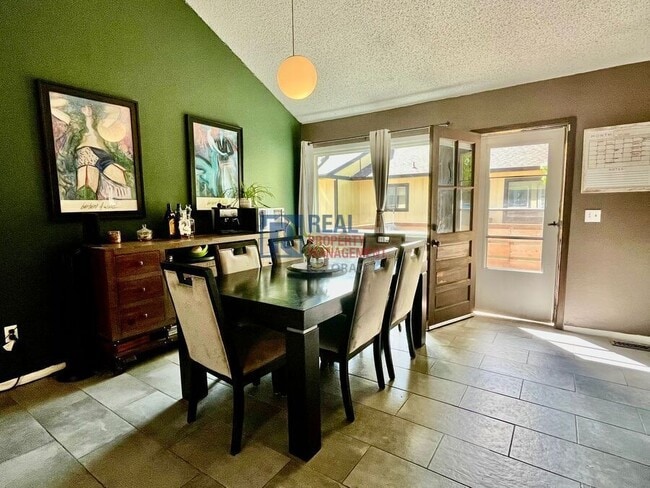 Building Photo - 1133 S Newland Pl