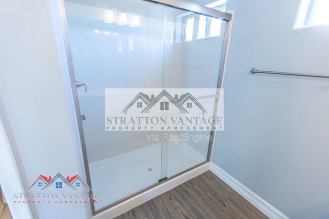 Building Photo - 2821 S Skyline Dr