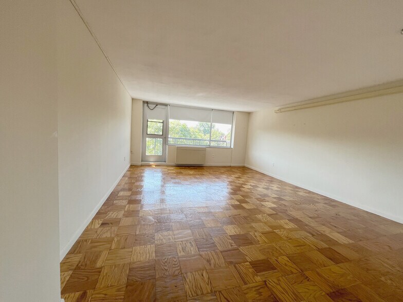 Building Photo - 75 Monmouth St