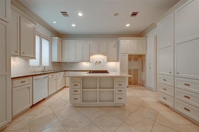 Building Photo - 109 Asbury St