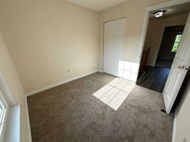 Building Photo - 3-Bedroom Townhome in Furnace Hills