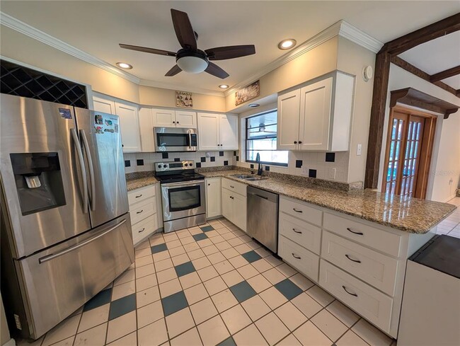 Building Photo - 1117 Lakemont Dr