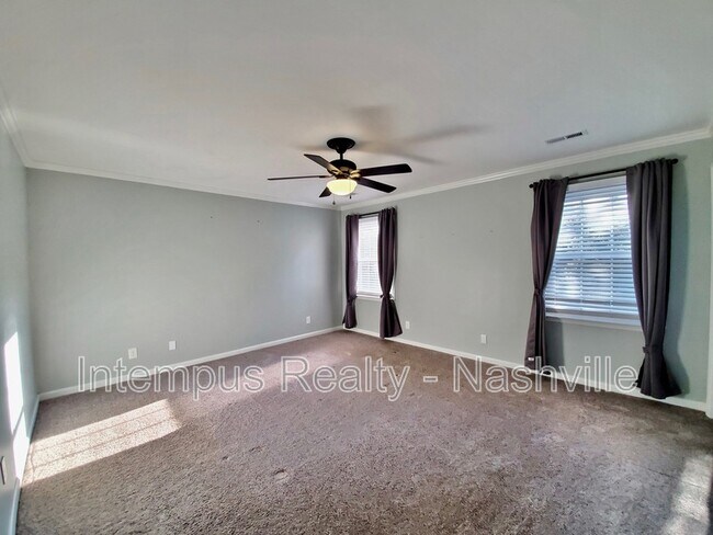 Building Photo - 547 Hopewood Ct